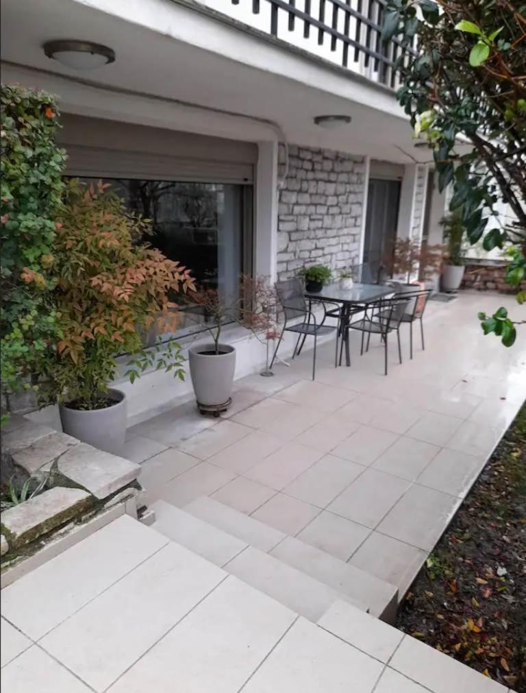 Lovely Stonehouse Tríkala
